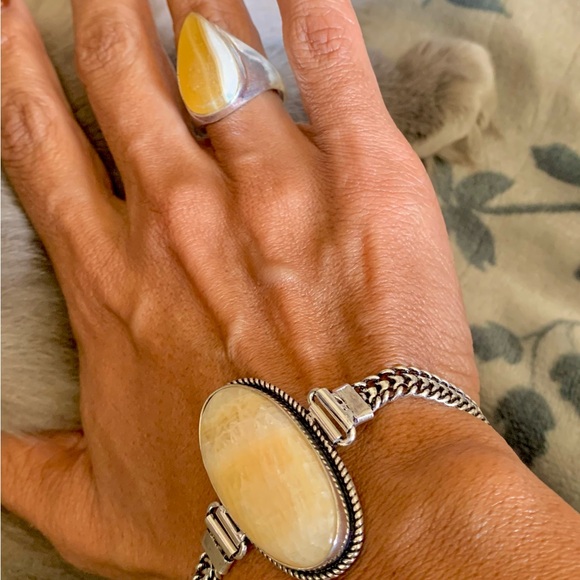 Silver and Gold Rings with Elegant Design - Picture 3 of 12